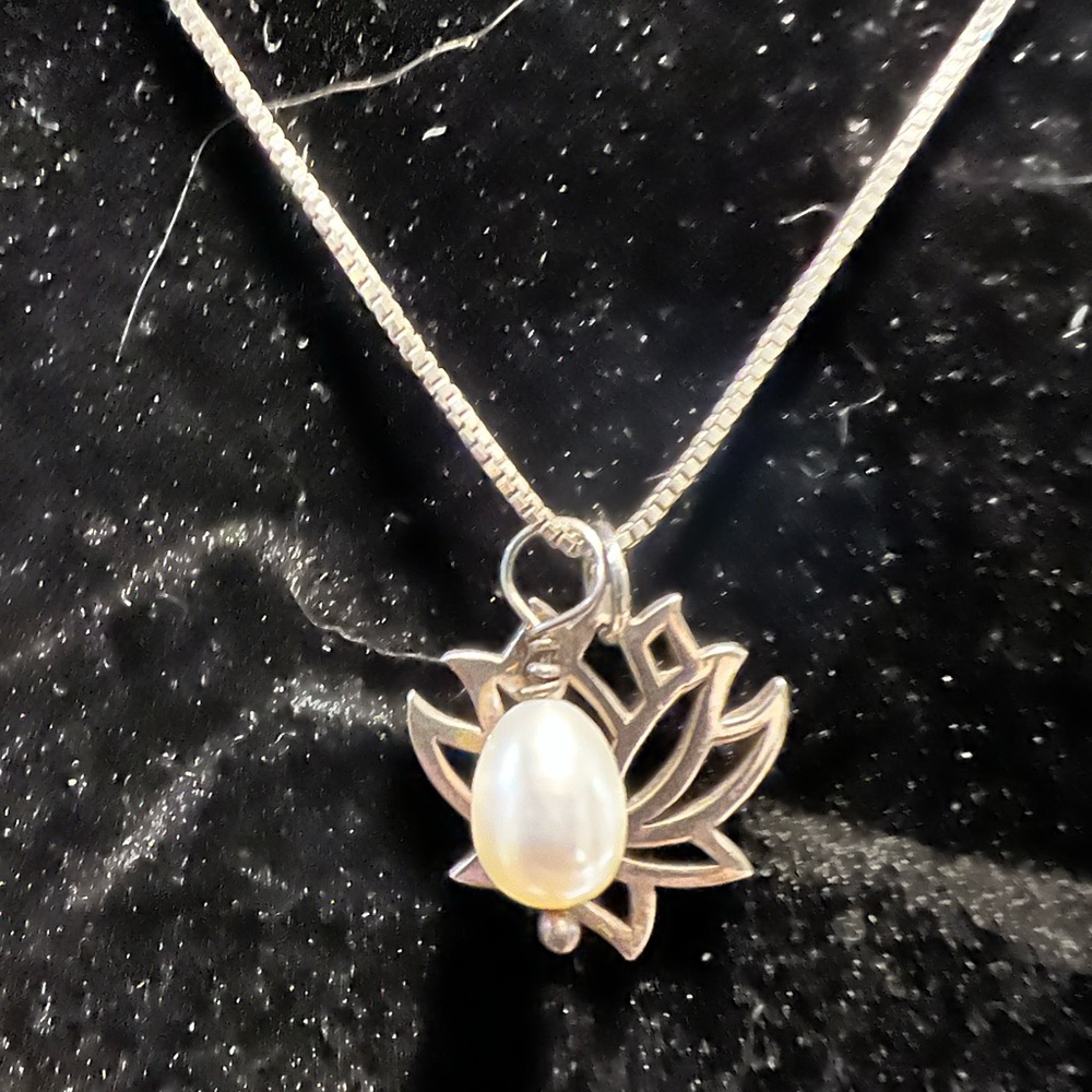 Sterling silver AGI Italy chain with lotus pendant and pearl. Great condition